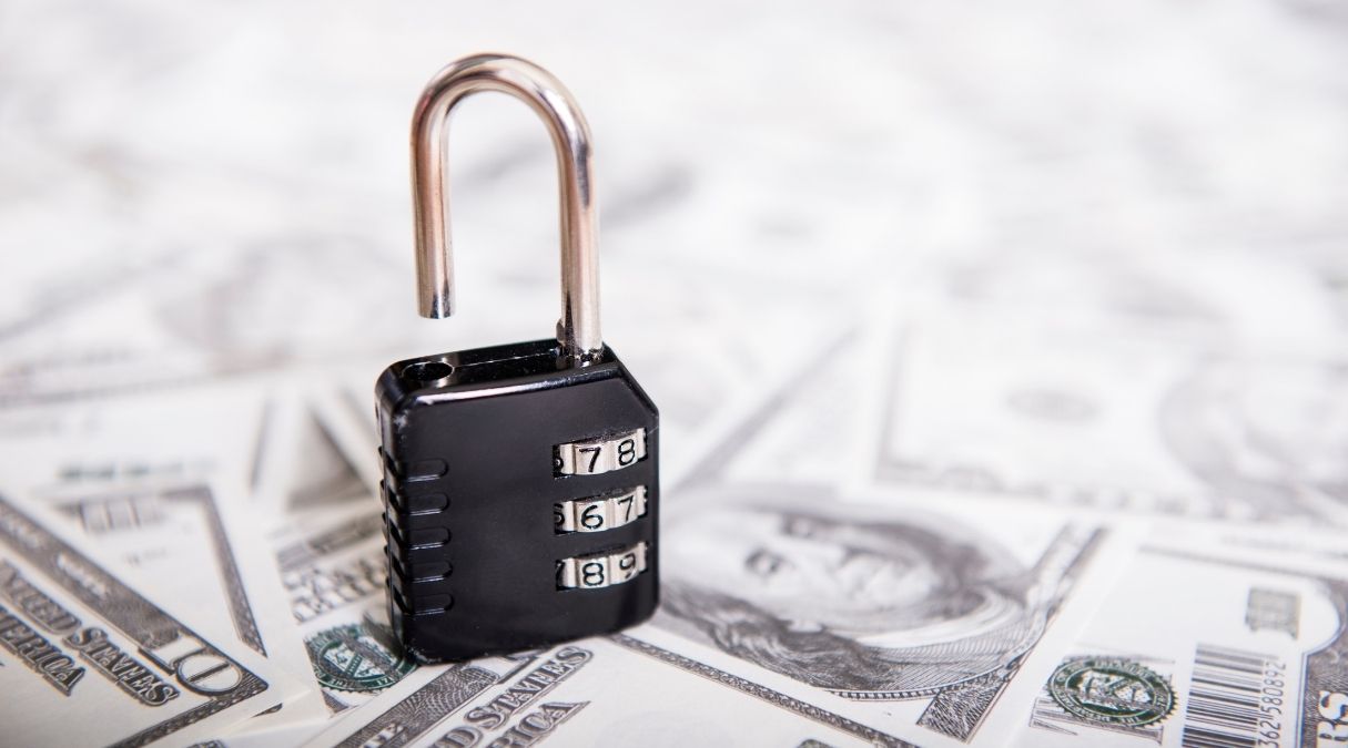 a%20lock%20on%20a%20bunch%20of%20cash a%20lock%20on%20a%20bunch%20of%20cash